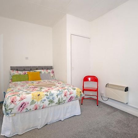 Flat In Clapham Budget Friendly Stay Londra Exterior foto